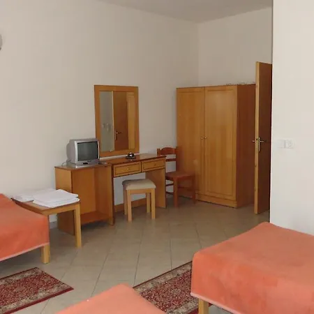 Hotel Kastro 2*